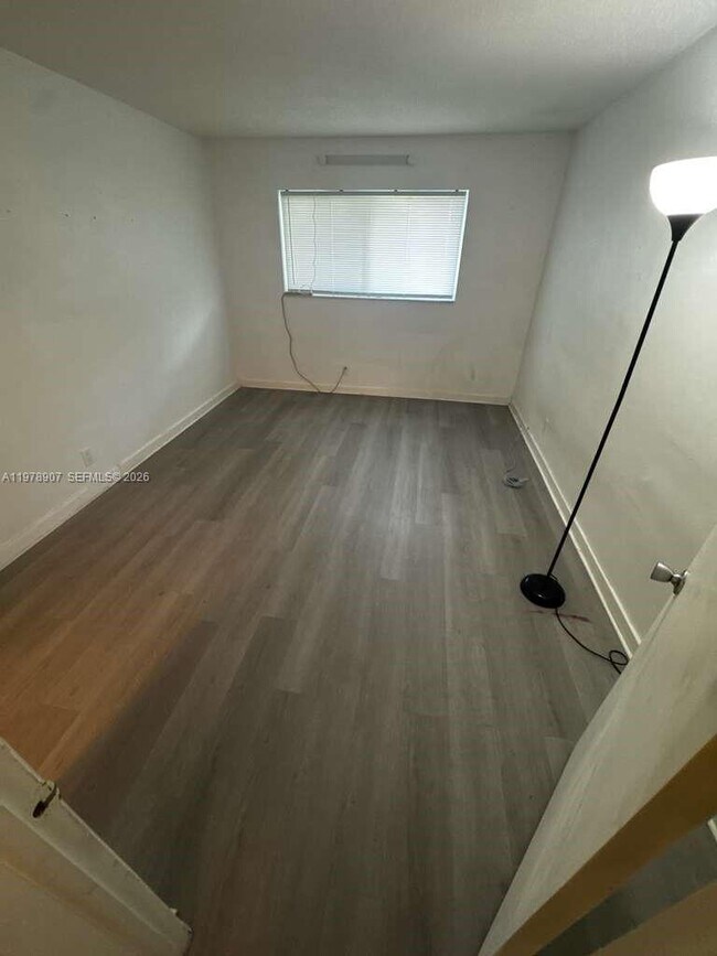 2415 Lincoln St in Hollywood, FL - Building Photo - Building Photo