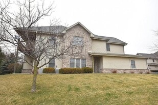 2102 Seminole St in Grafton, WI - Building Photo