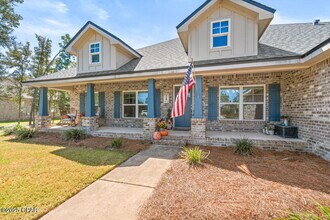 104 Lake Merial Trail in Southport, FL - Building Photo - Building Photo
