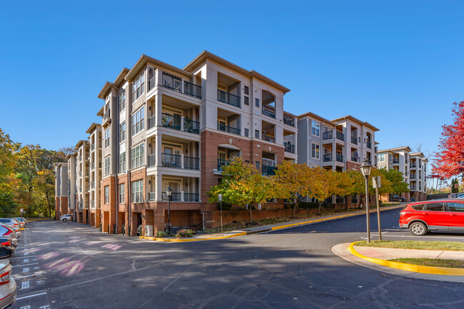 Saintbury Plaza Condominium in Fairfax, VA - Building Photo - Building Photo