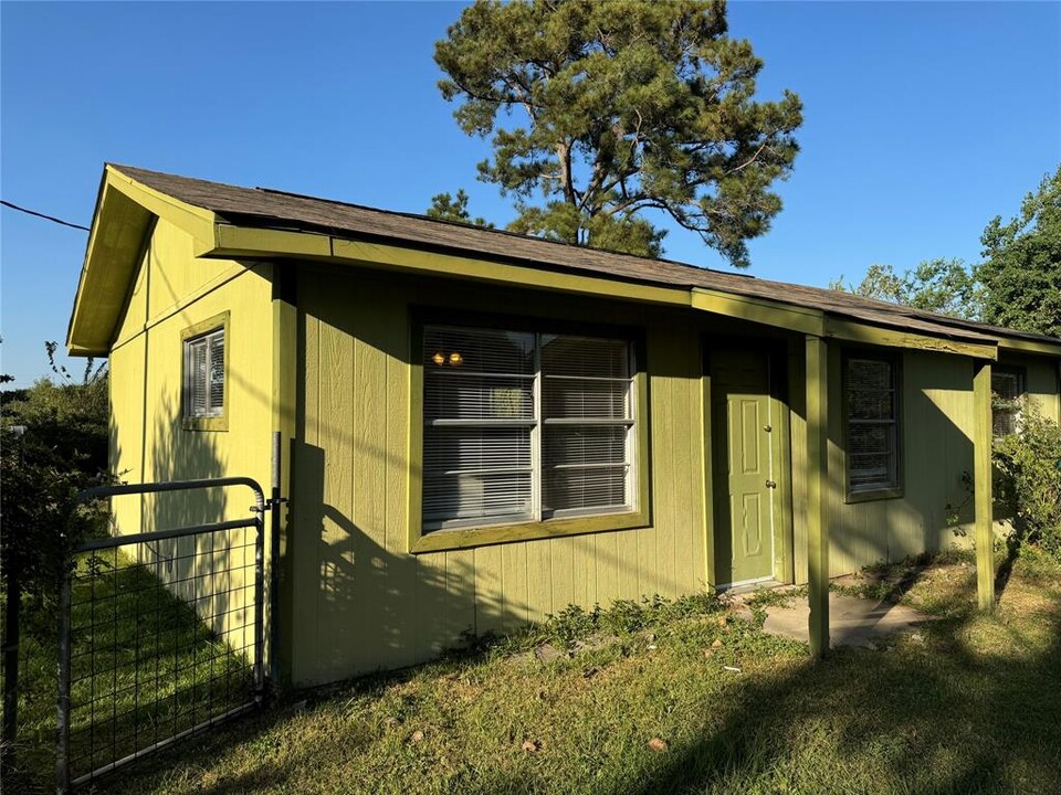 2122 Baker Rd in Houston, TX - Building Photo