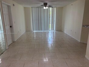 655 SW 111th Way in Pembroke Pines, FL - Foto de edificio - Building Photo
