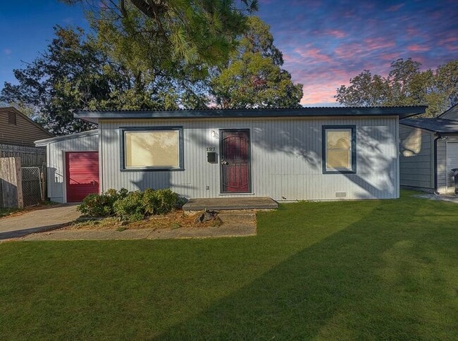 property at 127 E 47th St