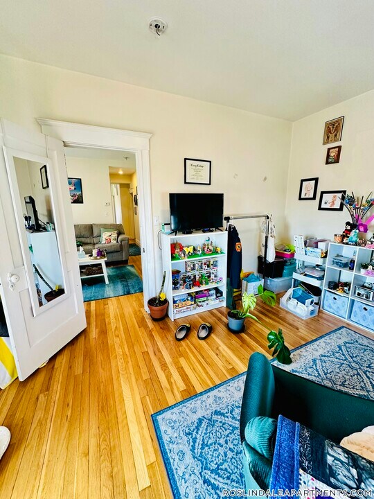 314 Cornell St, Unit 2 in Boston, MA - Foto de edificio