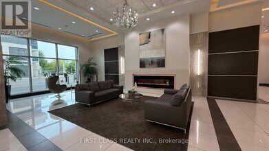 7171-7171 Yonge St in Markham, ON - Building Photo - Building Photo