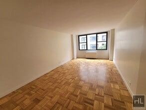 EAST 49 STREET in New York, NY - Building Photo - Building Photo