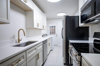 13743 Brookgreen Cir in Dallas, TX - Building Photo - Building Photo