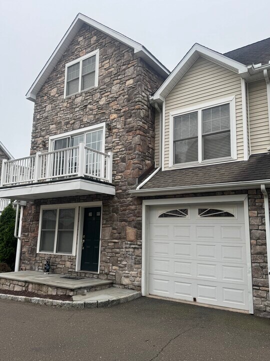 39 Maple Tree Ave in Stamford, CT - Building Photo
