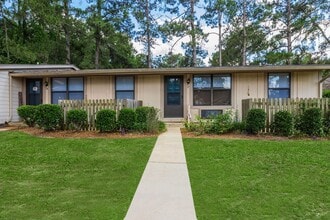 GreenTree Apartments in Thomasville, GA - Building Photo - Building Photo