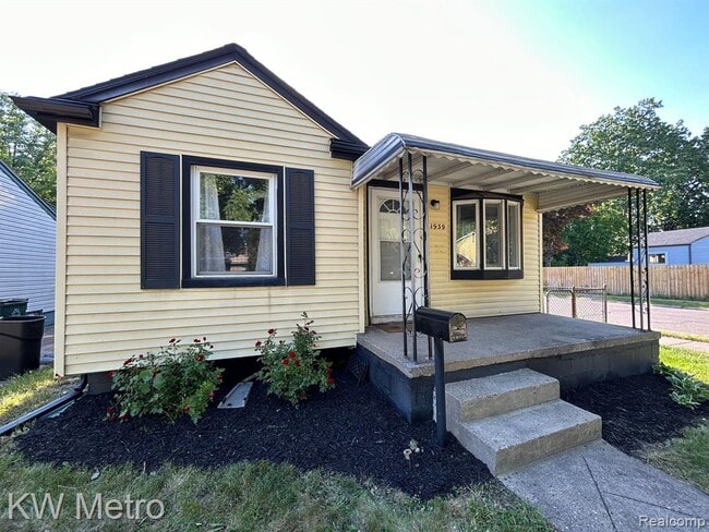property at 1939 Bonner St