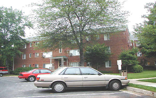 Quebec Apartments in Arlington, VA - Building Photo - Building Photo