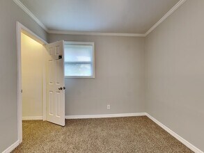 2111 Bunting Dr in Jacksonville, FL - Building Photo - Building Photo