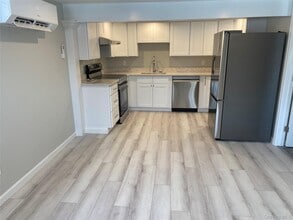 382 Deer Park Ave in Babylon, NY - Building Photo - Building Photo