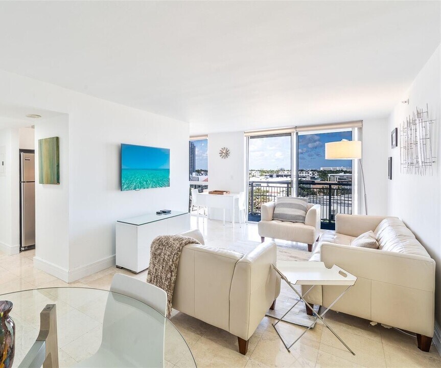 1688 West Ave, Unit 805 in Miami Beach, FL - Foto de edificio