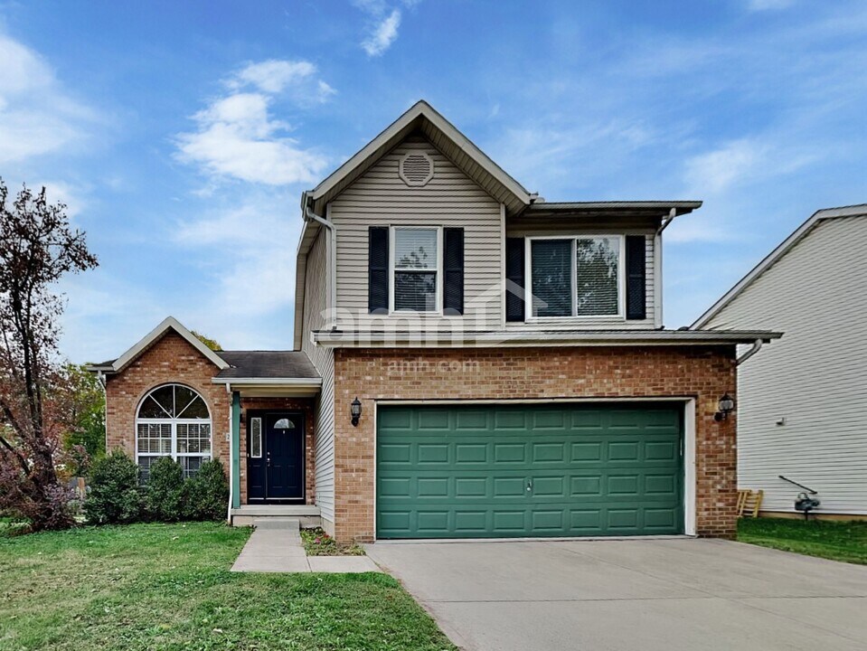 2545 Willowgate Rd in Grove City, OH - Foto de edificio