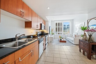 101 E Flagler St, Unit 504 in Miami, FL - Foto de edificio - Building Photo