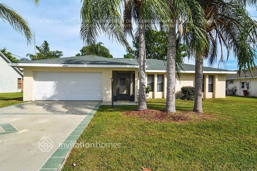 2029 SE Bowie St in Port St. Lucie, FL - Building Photo