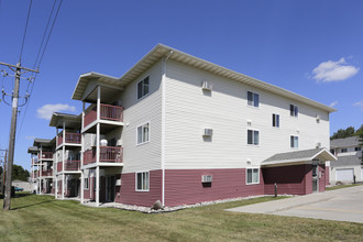 Campus Place 8 Apartments in Grand Forks, ND - Building Photo - Building Photo