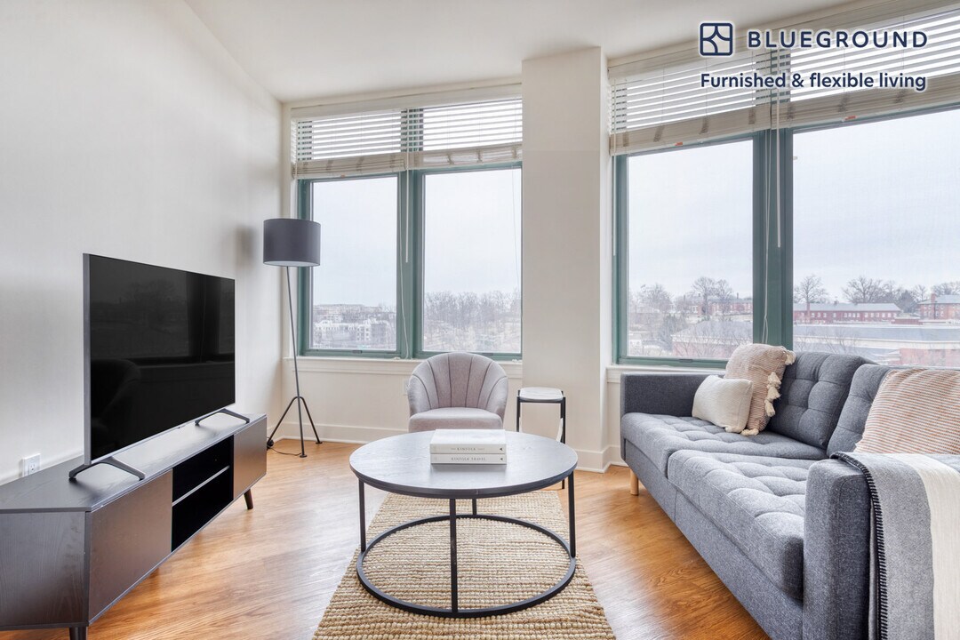 2200 12th Ct N-Unit -FL5-ID488 in Arlington, VA - Building Photo