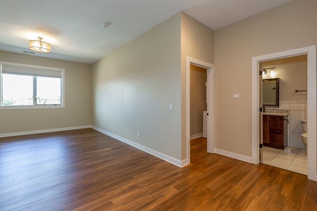 Agora Tower in Dekalb, IL - Building Photo - Building Photo
