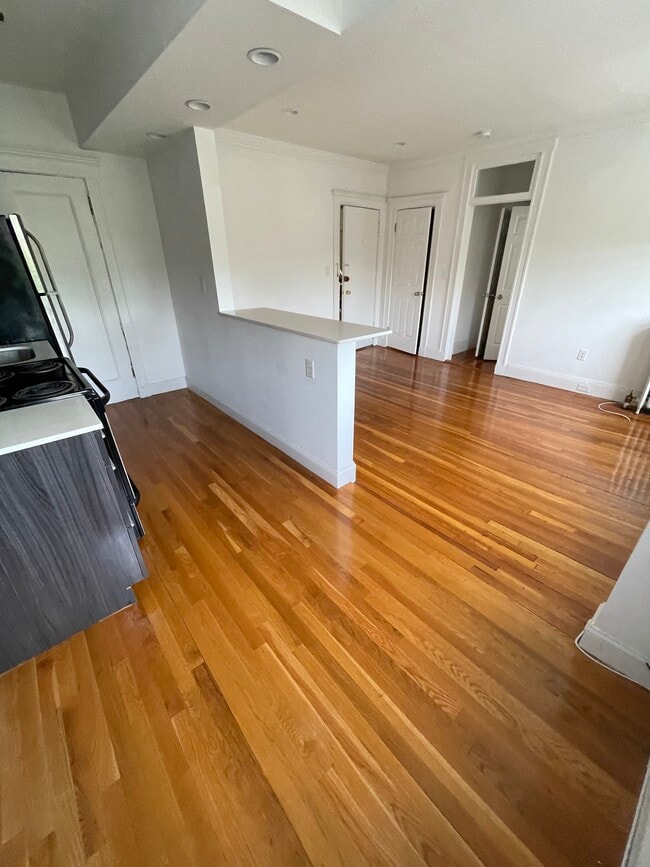 160 Ipswich St, Unit 3 in Boston, MA - Building Photo - Building Photo