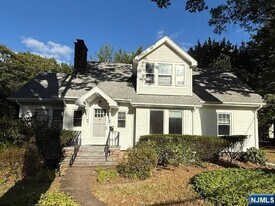 21 Henry St in Glen Rock, NJ - Building Photo