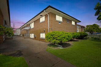 1914 N 18th Ave in Melrose Park, IL - Foto de edificio - Building Photo