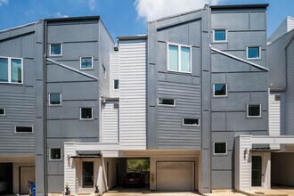 1500 Summit St in Austin, TX - Foto de edificio - Building Photo