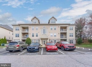 9050 Gracious End Ct, Unit 201 in Columbia, MD - Building Photo - Building Photo