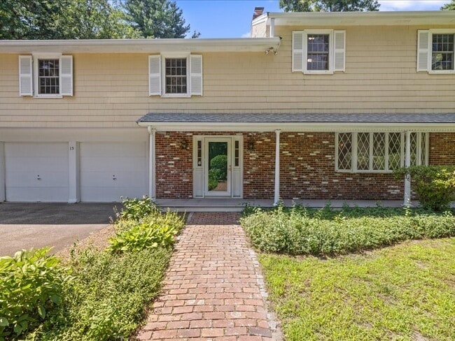 15 Woodridge Rd in Dover, MA - Building Photo - Building Photo