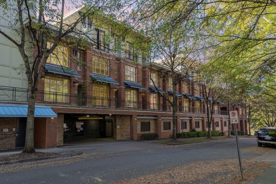 1101 W 1st St in Charlotte, NC - Building Photo