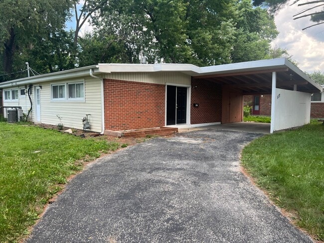 8437 January Ave in St. Louis, MO - Building Photo - Building Photo