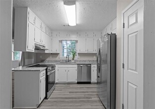 1301 Daniel Ln in Lawrenceville, GA - Building Photo - Building Photo
