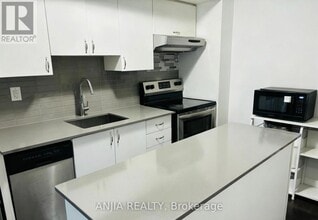 155 William Duncan Rd in Toronto, ON - Building Photo - Building Photo