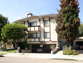 11801 Courtleigh Dr in Los Angeles, CA - Building Photo - Building Photo