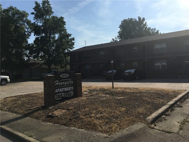 property at 1203 Henryetta St