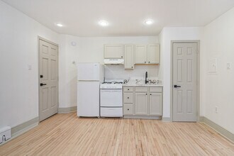 1714 S 4th St, Unit 2R in Philadelphia, PA - Building Photo - Building Photo