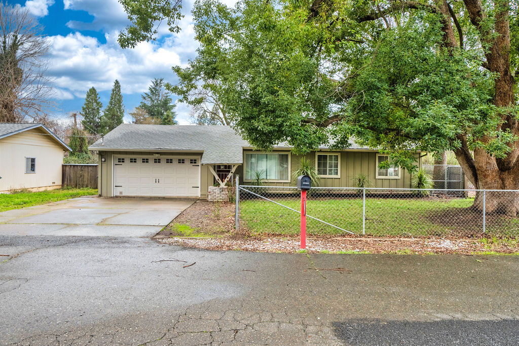 3271 Nicolet Ln in Redding, CA - Building Photo