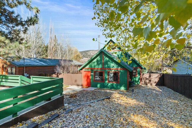 1025 E Country Club Blvd in Big Bear, CA - Building Photo - Building Photo