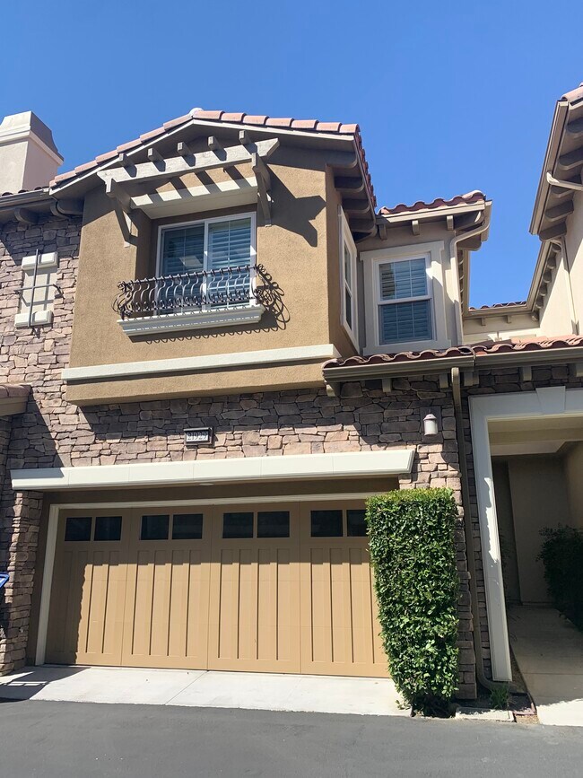 21929 Cortina Plz Rentals in Chatsworth, CA