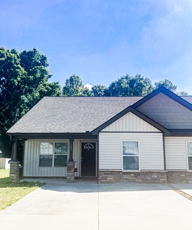 135 Flatview Way in Spartanburg, SC - Foto de edificio - Building Photo