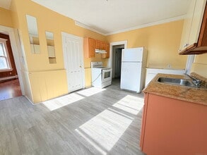 98 Glen St in New Britain, CT - Building Photo - Building Photo