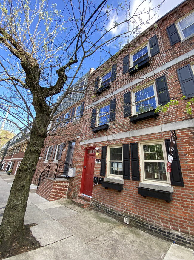 722 Lombard St in Philadelphia, PA - Foto de edificio - Building Photo