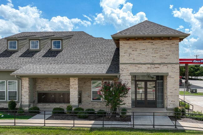 Veranda Townhomes in Plano, TX - Building Photo - Building Photo