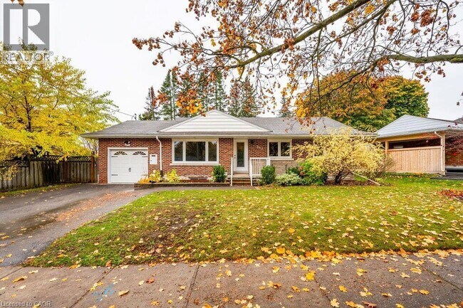 543 Dunbar Rd in Kitchener, ON - Building Photo - Building Photo