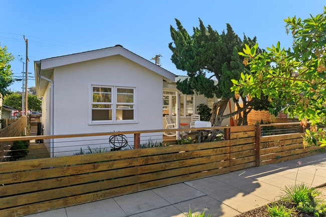721 3rd St in Encinitas, CA - Building Photo - Building Photo