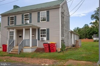 210 W North St in Charles Town, WV - Building Photo - Building Photo