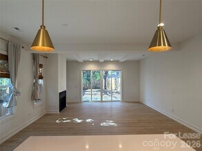 612 Ambassador St in Charlotte, NC - Foto de edificio - Building Photo