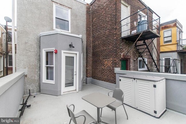 2817 W Girard Ave, Unit 2R in Philadelphia, PA - Foto de edificio - Building Photo