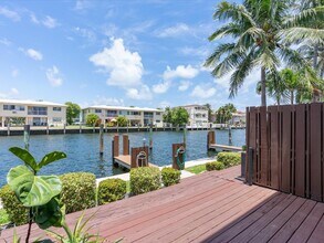 2747 NE 14th St in Fort Lauderdale, FL - Foto de edificio - Building Photo